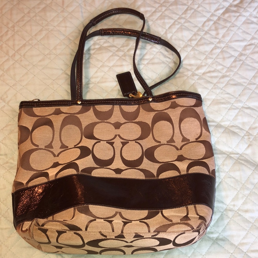 EUC. Coach Signature tote bag